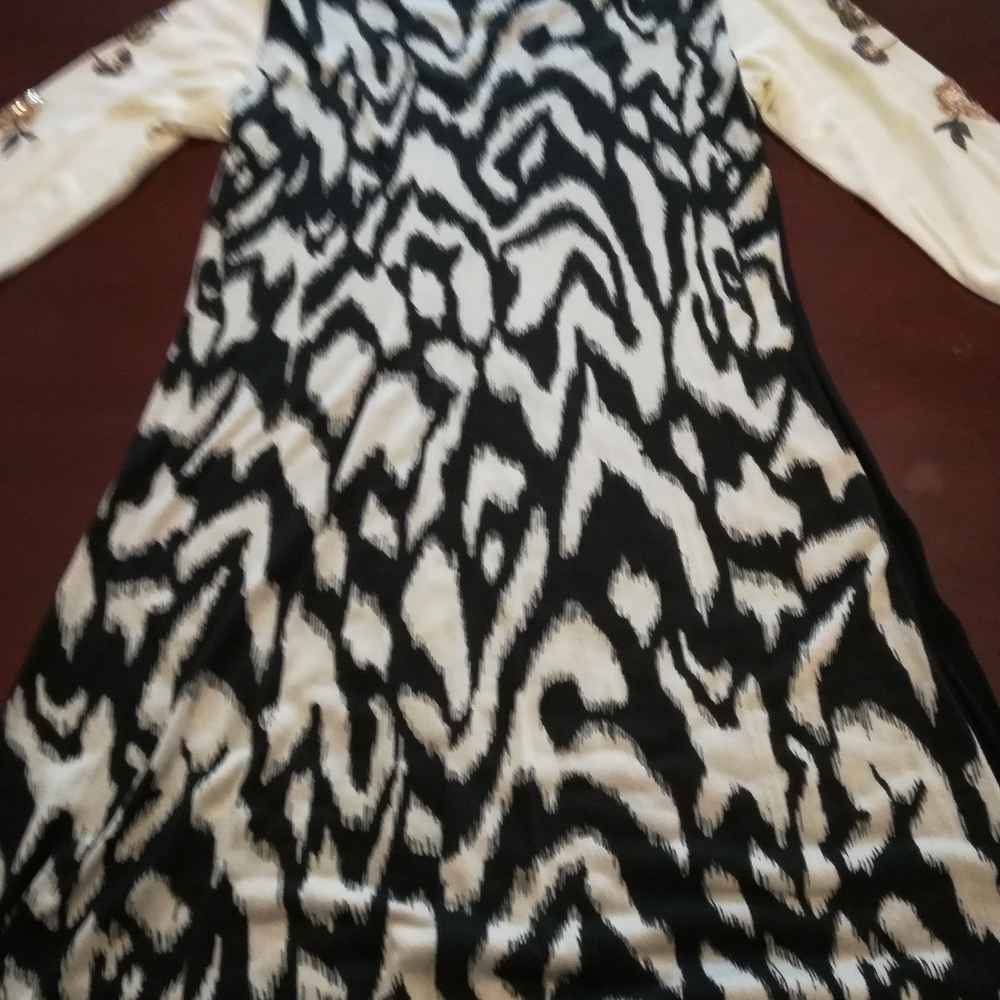 Dress - Picture 3 of 8